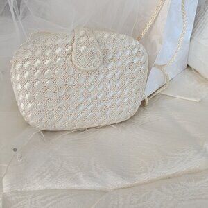 LORD AND TAYLOR CLUTCH BAG BRIDAL CROSSBODY DANCE WHITE ELEGANT AND FUN